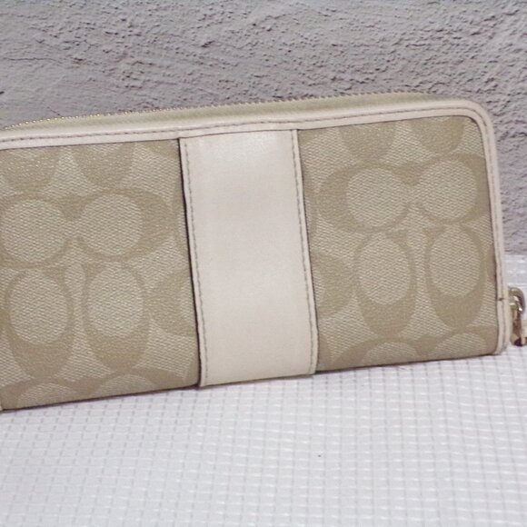 Coach Wallet Beige & Pink Excellent Condition - Picture 2 of 3